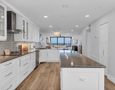 5740 Midnight Pass Road - Photo Thumbnail 14