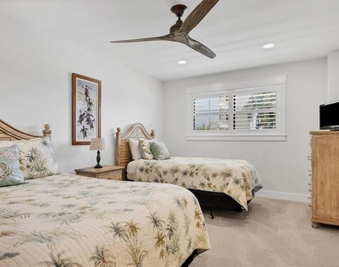 5740 Midnight Pass Road - Photo Thumbnail 28