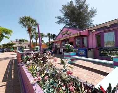 1640 Stickney Point Road - Photo Thumbnail 28