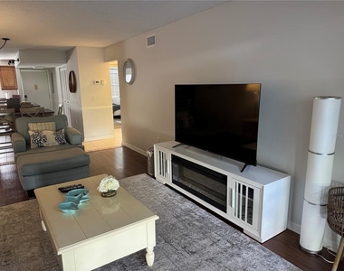 1640 Stickney Point Road - Photo Thumbnail 2