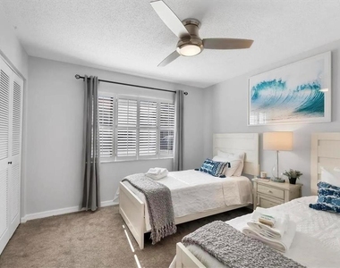 1640 Stickney Point Road - Photo Thumbnail 14