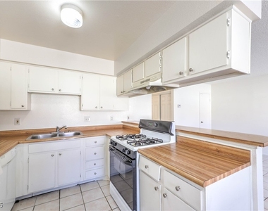 3109 N Walnut Road - Photo Thumbnail 9