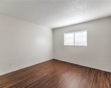3109 N Walnut Road - Photo Thumbnail 11