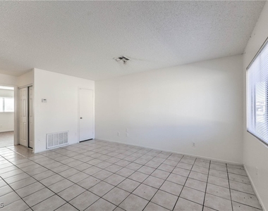 3109 N Walnut Road - Photo Thumbnail 5