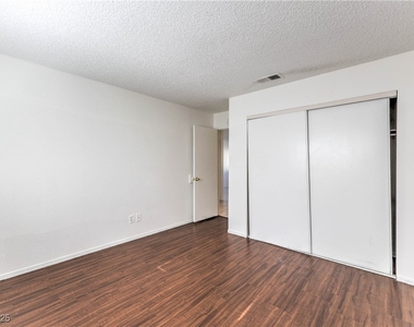 3109 N Walnut Road - Photo Thumbnail 12