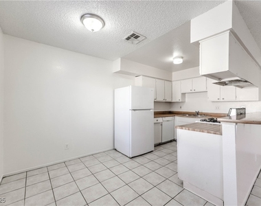 3109 N Walnut Road - Photo Thumbnail 7
