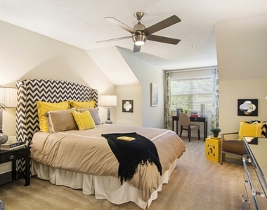 100 Ladson Court - Photo Thumbnail 5