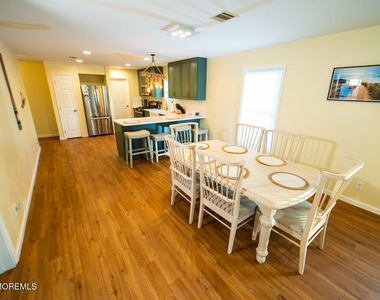 28 Central Avenue - Photo Thumbnail 7