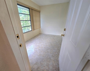 3531 Nw 50th Avenue - Photo Thumbnail 4