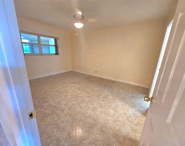 3531 Nw 50th Avenue - Photo Thumbnail 5