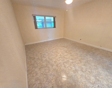 3531 Nw 50th Avenue - Photo Thumbnail 2
