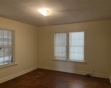 1802 Exchange Avenue - Photo Thumbnail 2