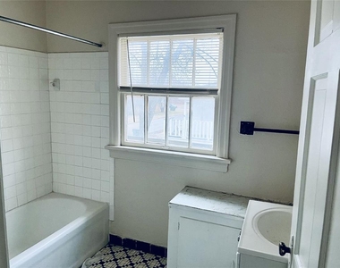 1802 Exchange Avenue - Photo Thumbnail 6