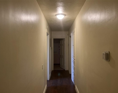 1802 Exchange Avenue - Photo Thumbnail 3
