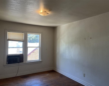 1802 Exchange Avenue - Photo Thumbnail 14