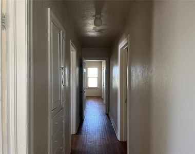 1802 Exchange Avenue - Photo Thumbnail 10