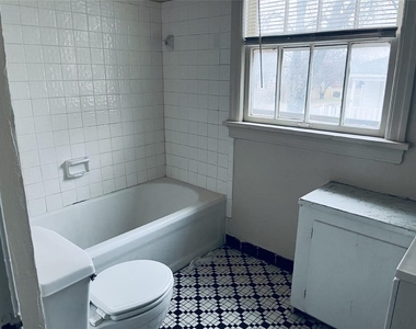 1802 Exchange Avenue - Photo Thumbnail 5