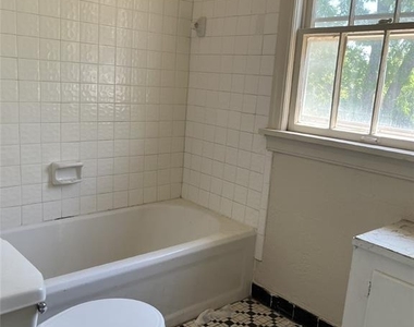 1802 Exchange Avenue - Photo Thumbnail 12
