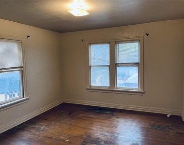 1802 Exchange Avenue - Photo Thumbnail 7