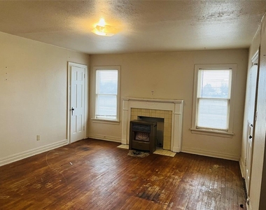 1802 Exchange Avenue - Photo Thumbnail 8