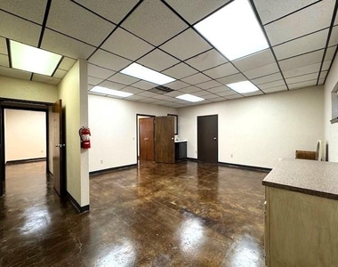 9414 Westgate Road - Photo Thumbnail 5