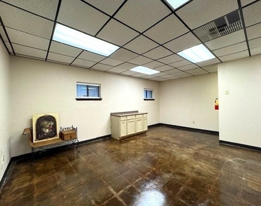 9414 Westgate Road - Photo Thumbnail 6