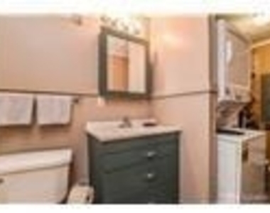 543 College Street - Photo Thumbnail 13