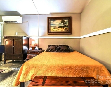 543 College Street - Photo Thumbnail 7