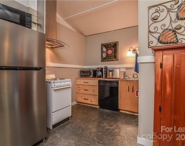 543 College Street - Photo Thumbnail 10