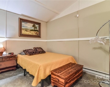 543 College Street - Photo Thumbnail 8