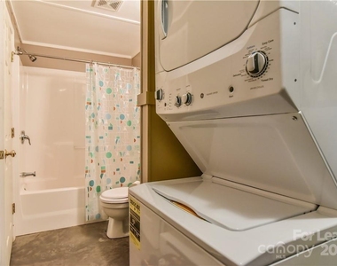543 College Street - Photo Thumbnail 12