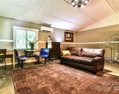 543 College Street - Photo Thumbnail 3