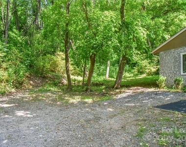 543 College Street - Photo Thumbnail 2