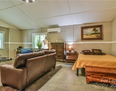 543 College Street - Photo Thumbnail 6