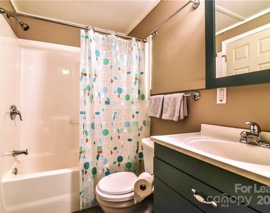 543 College Street - Photo Thumbnail 14
