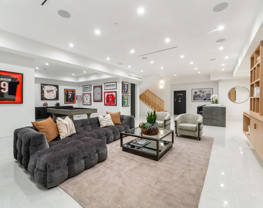 17228 Otsego Street - Photo Thumbnail 11