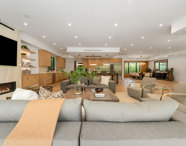17228 Otsego Street - Photo Thumbnail 13