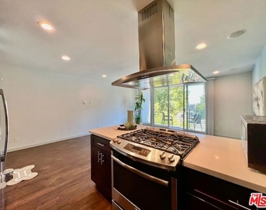 1920 Hillcrest Road - Photo Thumbnail 5