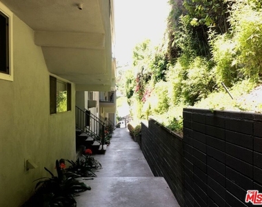 1920 Hillcrest Road - Photo Thumbnail 15