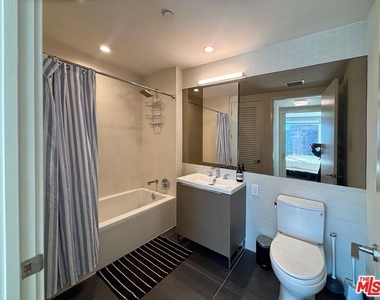 889 S Francisco St Street - Photo Thumbnail 7