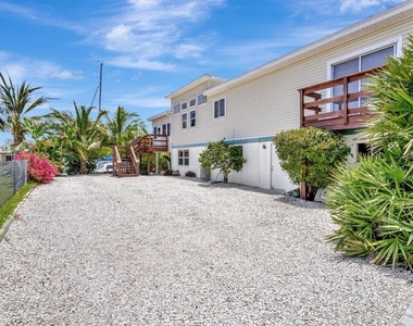 217 Marina Drive - Photo Thumbnail 17