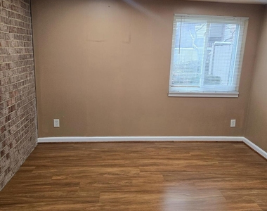 19319 Club House Road - Photo Thumbnail 6