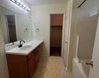 14909 Nuttall Dr - Photo Thumbnail 6