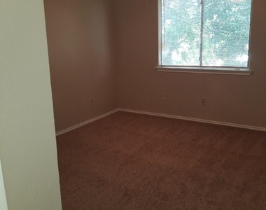 7902 Arbor Glen Road - Photo Thumbnail 7
