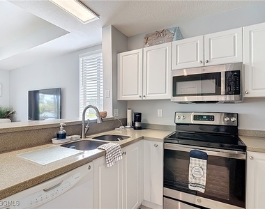 13140 Broadhurst Loop - Photo Thumbnail 6