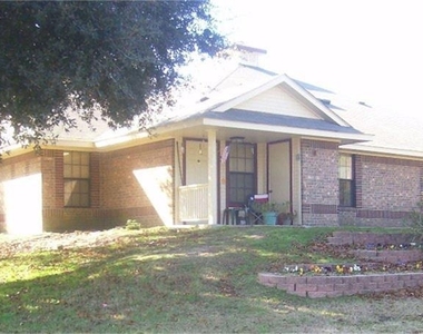 101 Seniors Avenue - Photo Thumbnail 2