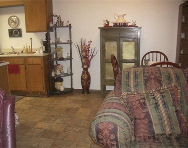 101 Seniors Avenue - Photo Thumbnail 7