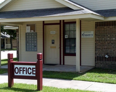 101 Seniors Avenue - Photo Thumbnail 1