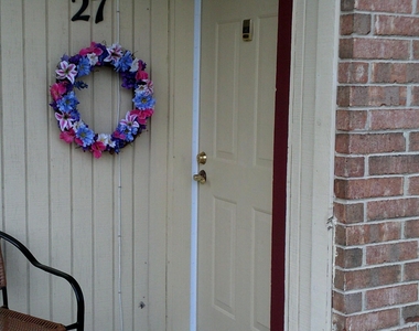 101 Seniors Avenue - Photo Thumbnail 4