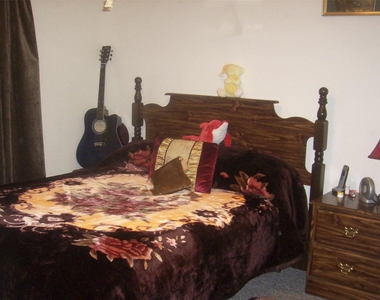 101 Seniors Avenue - Photo Thumbnail 16